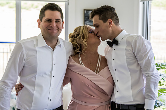 Groom B&T-111