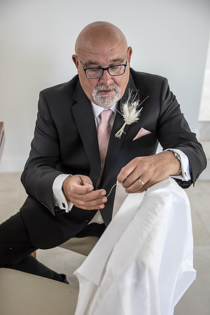 Groom B&T-123