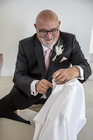 Groom B&T-124