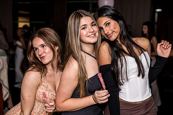 Isabella's 16th-158